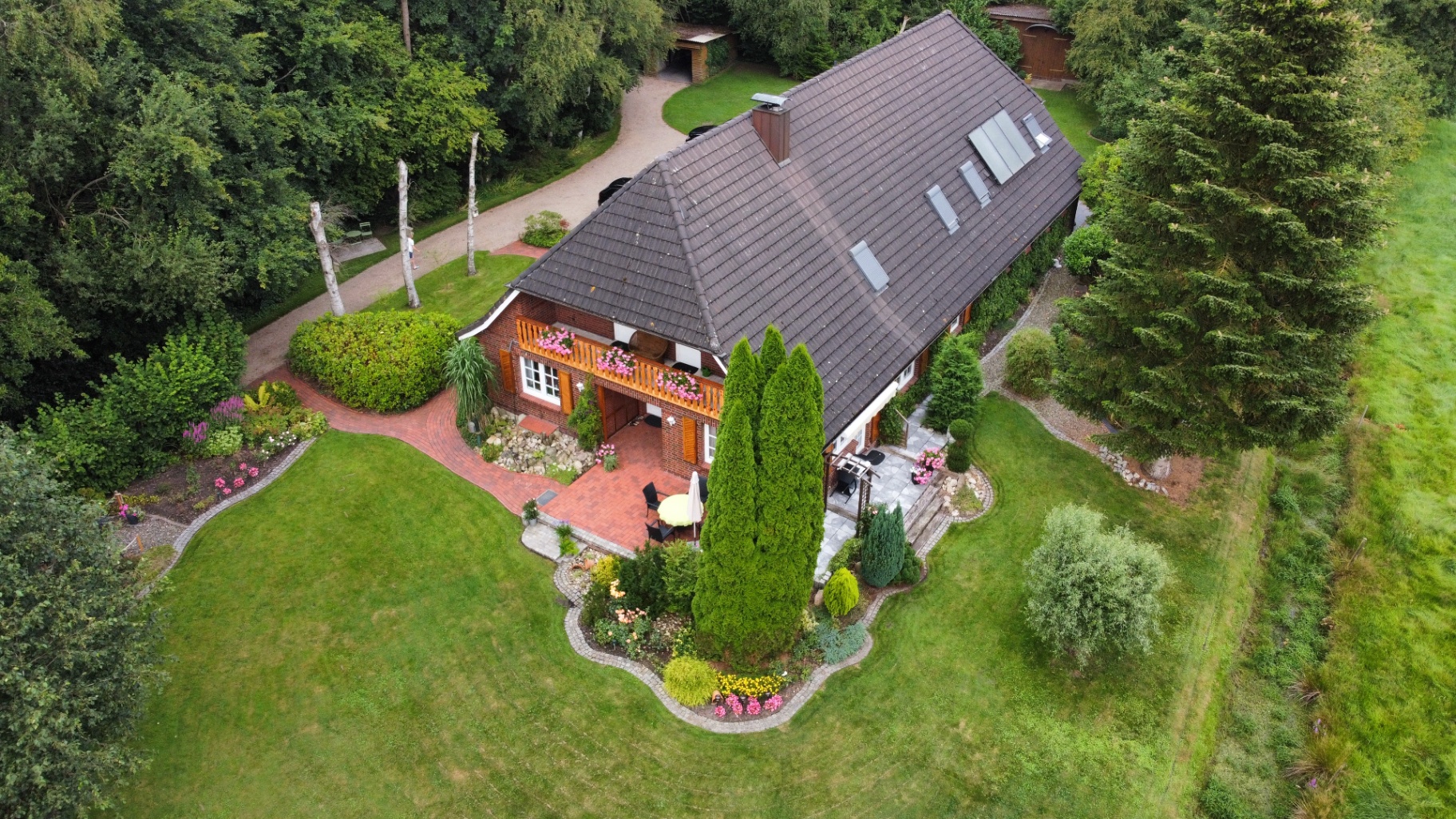 Terrasse und Garten der Pension
